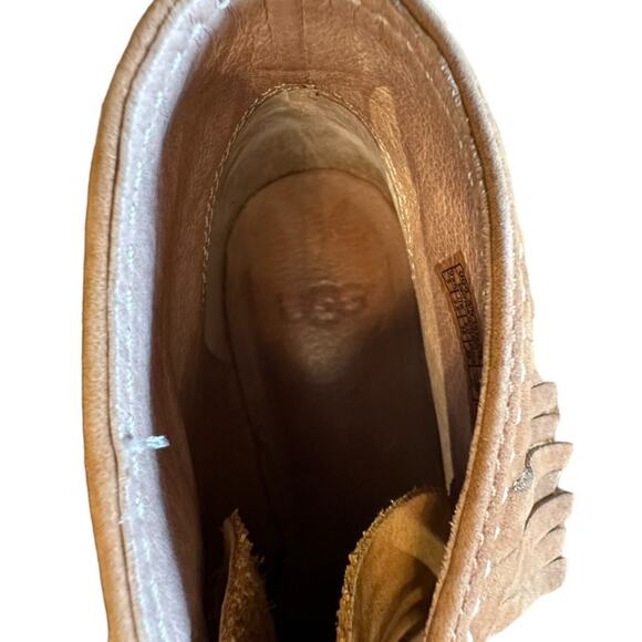 Ugg Women’s Size 5 Golden Brown Suede Fringed Moccasin Style Booties - Picture 5 of 12